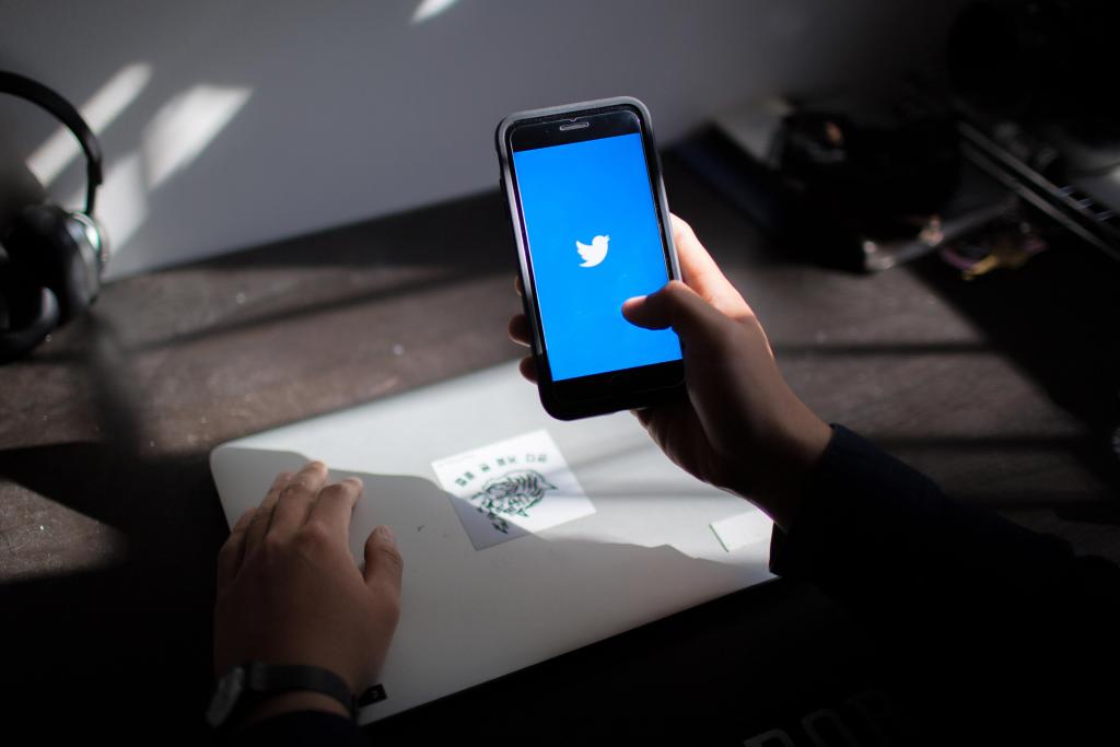 Twitter will begin labeling political ads about issues such as immigration