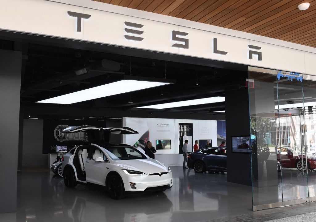 Tesla hit with lawsuit claiming battery life decline