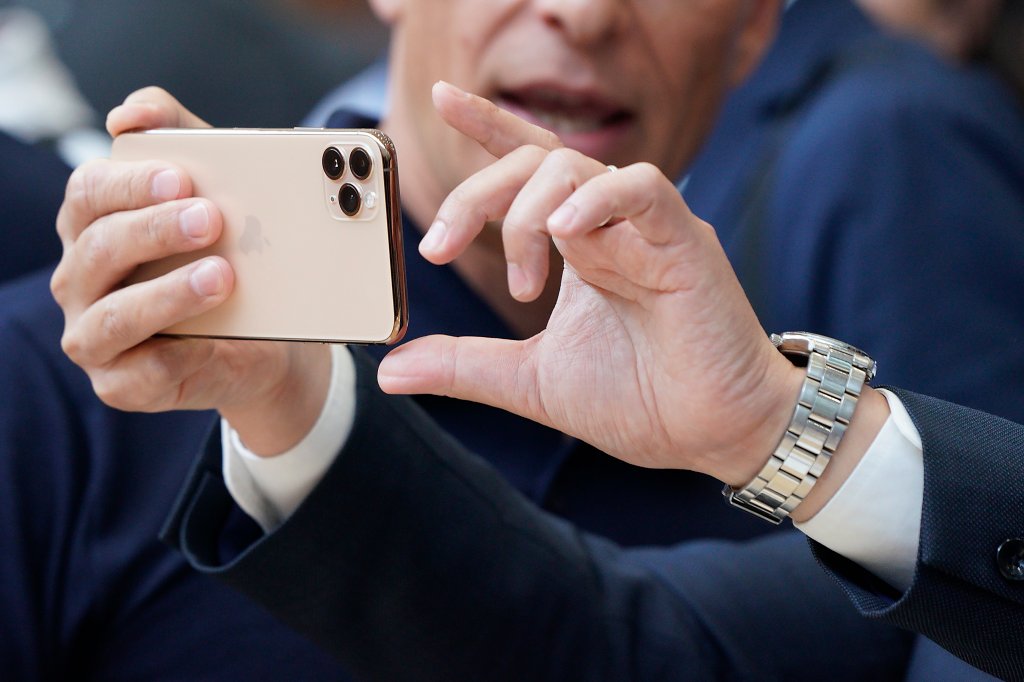 New iPhone disturbs people with trypophobia, fear of small holes