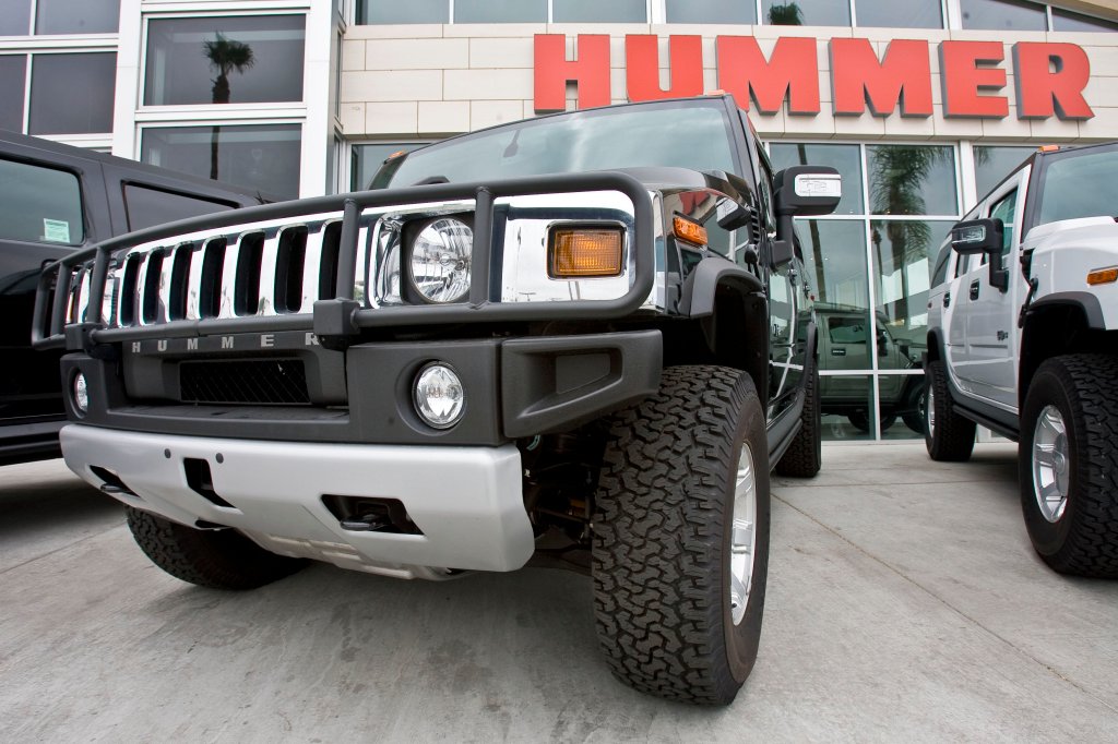 GM plans electric trucks, eyeing a rebirth for Hummer brand