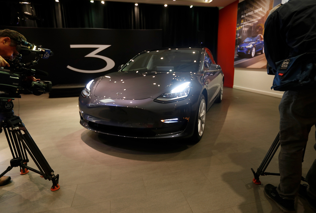Tesla Model 3s also suffer dangerous sudden acceleration, lawsuit claims