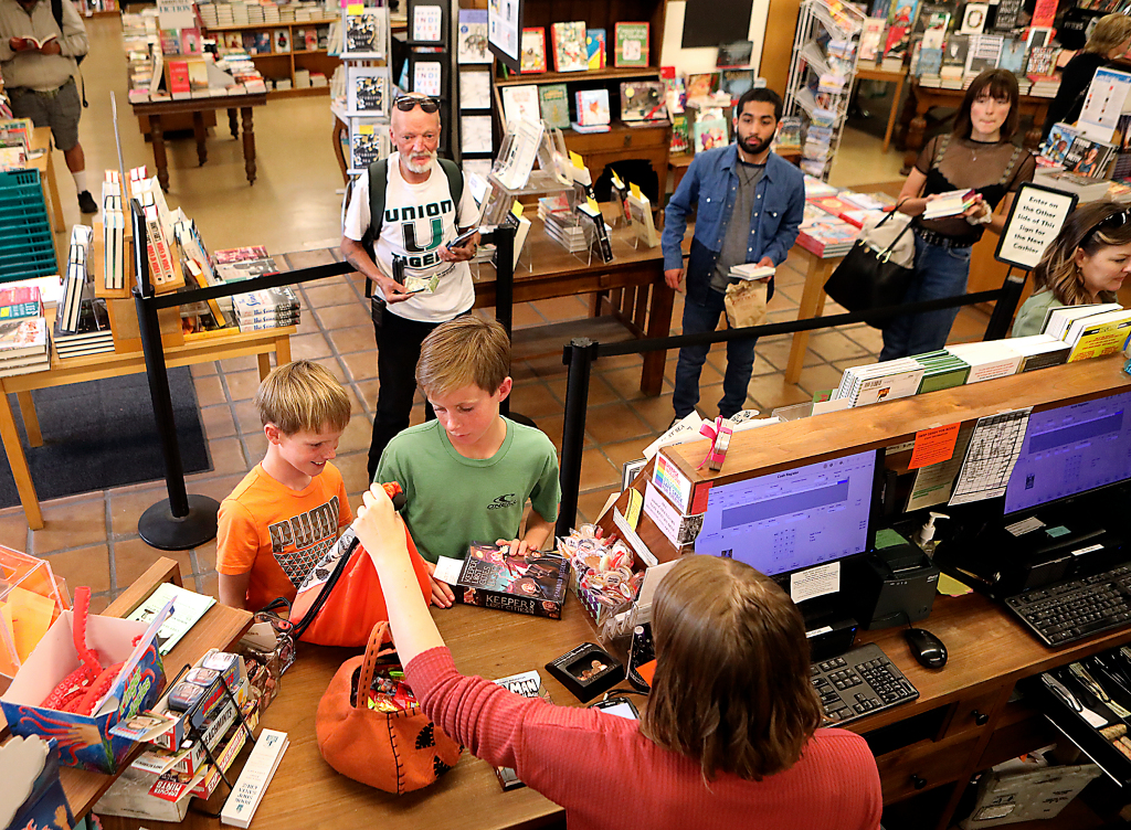 Bookshop Santa Cruz employees unionize