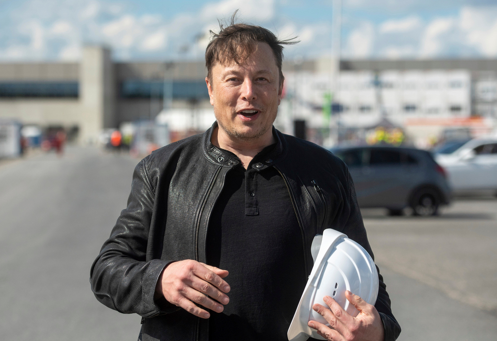 SEC report: Two Musk tweets violated settlement deal