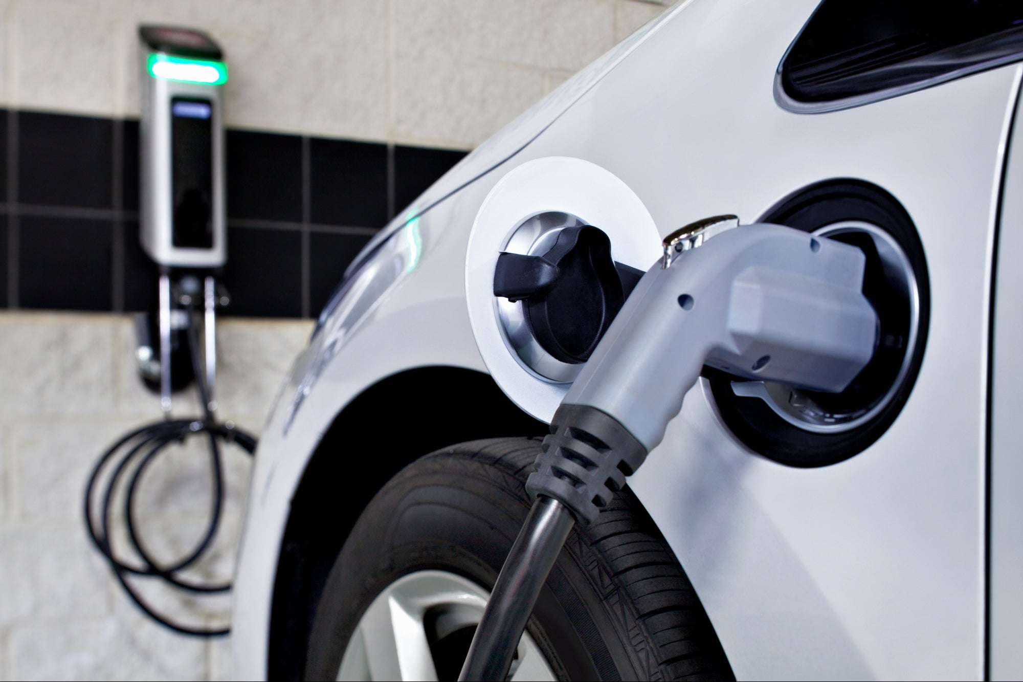Why Foreign Investors Should Invest in Indonesia's Electric Vehicle Market