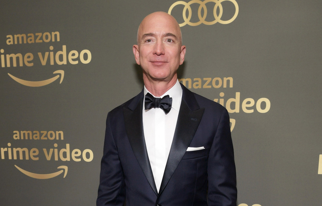 Jeff Bezos’ girlfriend not by his side amid scandal over leaked texts, report says