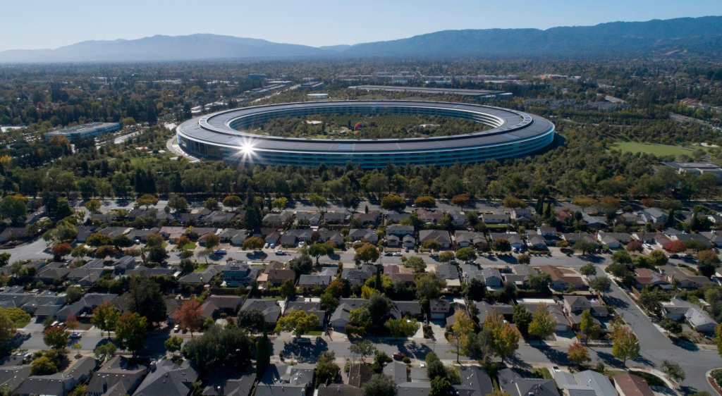Apple neighbors get rare chance to explore ‘spaceship’ campus
