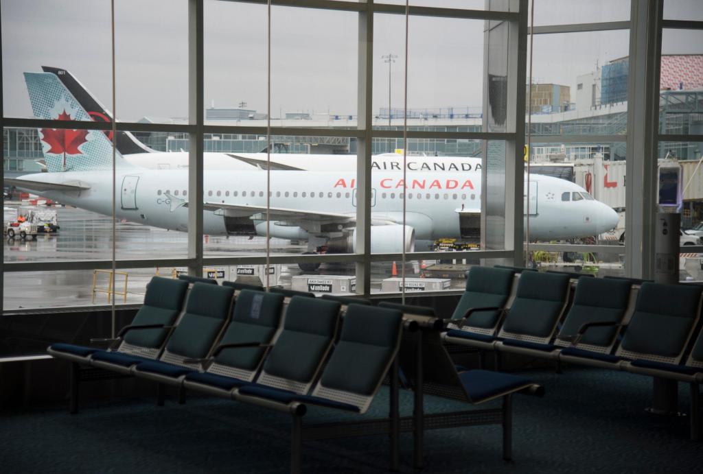 Canada says airline aid contingent on refunding customers