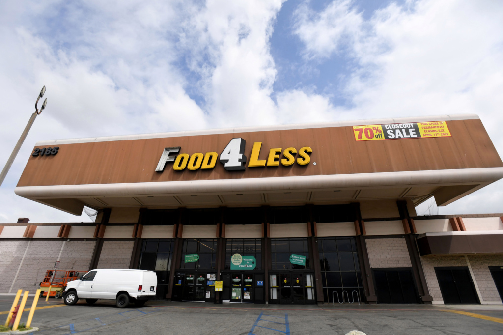 ‘Best deal ever’: New contract for Food 4 Less workers includes raises, bonus