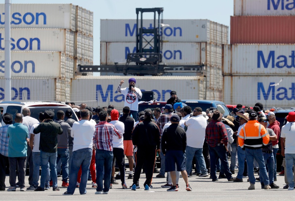 Truckers are holding the Oakland port captive. Can Newsom end the standoff?