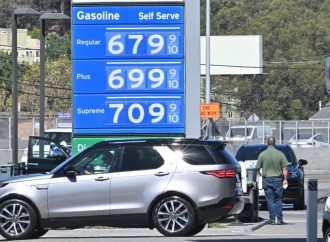 Gov. Newsom relaxes refinery rules as prices climb