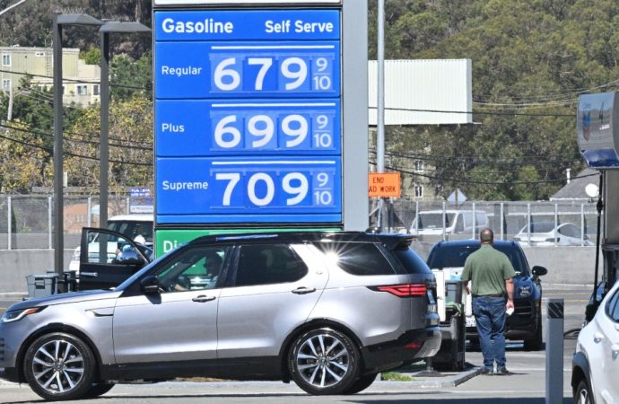 Gov. Newsom relaxes refinery rules as prices climb